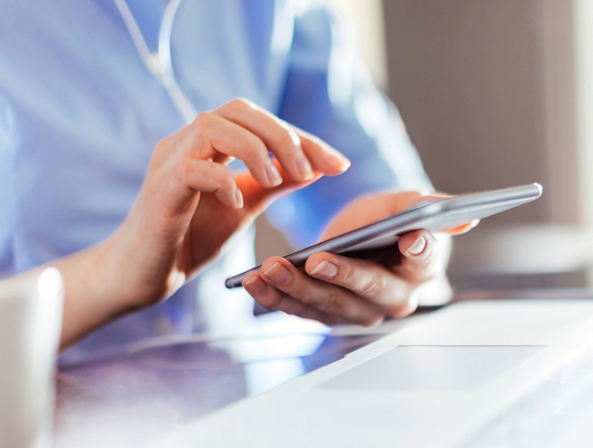 Keyword article image - person searching on mobile